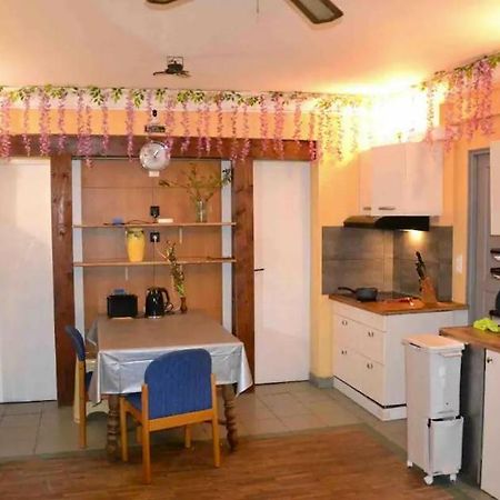 Leleka Hostel Esbly Екстер'єр фото
