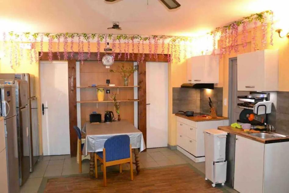 Leleka Hostel Esbly Екстер'єр фото