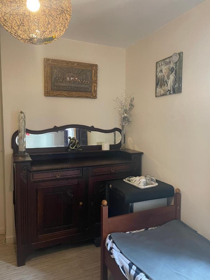 Leleka Hostel Esbly Екстер'єр фото